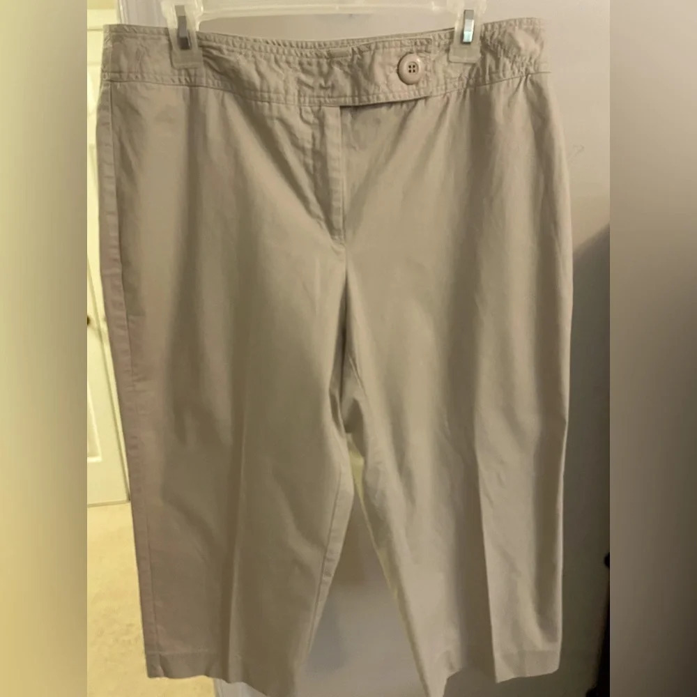 R.Q.T Petites 14P cotton Bermuda/Capri khaki colored shorts. 97% cotton, 3% span